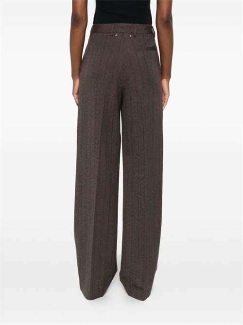 Pantalone marrone di GOLDEN GOOSE in lana gessata caratterizzati da gamba larga, tasche, chiusura con zip e bottone e passanti per cintura. GOLDEN GOOSE | GWP02463P00209483120